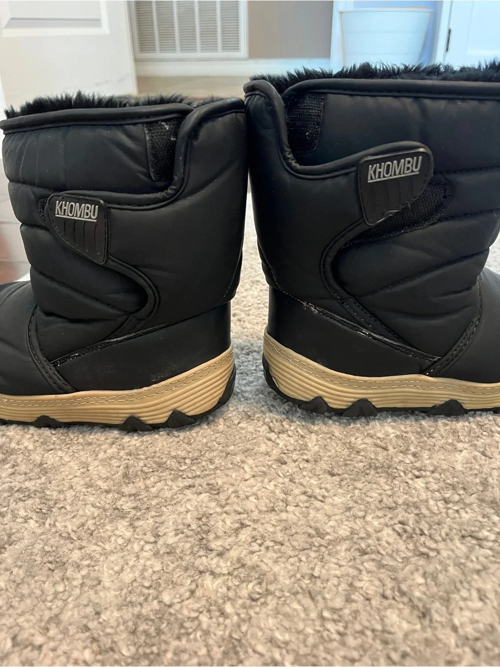 Khombu Black Kids Snow Boots with Faux-Fur Lining